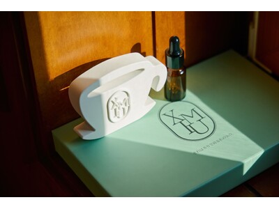 アーティストのD-LITEがキービジュアルのモデルを務める韓国発の新フレグランスブランド「XIMU(シム)」がデビュー。