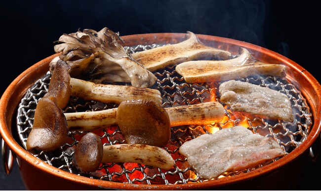 大粒、濃厚な旨味、唯一無二の存在感。ミスズライフのプレミアムぶなしめじ『ぶなクイーン』が牛角の秋季限定メニューに初登場！