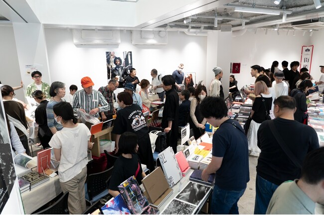 写真好きが交流できる場。高校生も楽しめるフォトイベント「V photobook fair」を開催。-写真展・写真集中心のブックフェア・トークショーを実施-【東京ビジュアルアーツ・アカデミー】