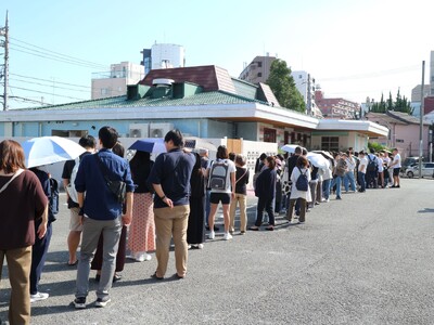 コナズ珈琲 板橋店、オープンから1か月以上経つも大盛況！オープン初日は約150名のお並びが発生。現在も、混雑時には最大2時間ほどのウェイティング