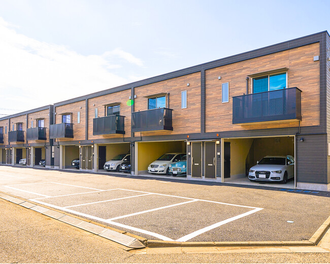 車2台分のワイドスペース付、プレミアムガレージハウス2025年7月の完成情報