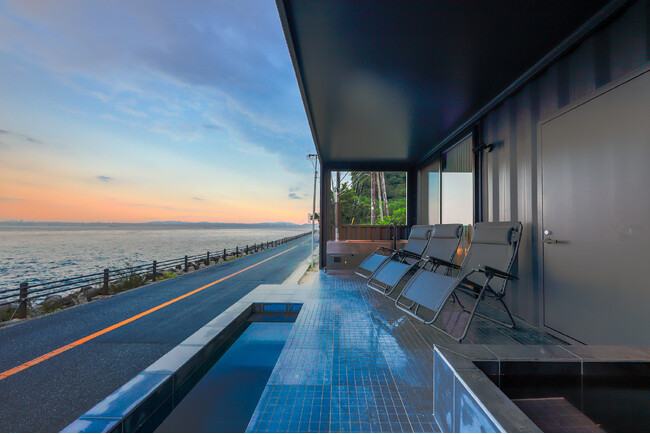 夕陽百選のサンセットを望むロケーションに「サウナイン淡路島西海岸」が2025年10月グランドオープン