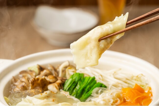 餃子一筋５０余年の「大阪王」から鍋に最適な新商品『大阪王 とぅる旨餃子』が登場！餃子専門店が提案する新食感の水餃子