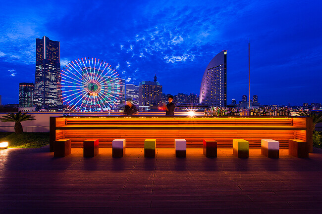 【夏季・週末限定】7/18(金)～9/14（日）ルーフトップテラスにて「THE OCEAN’S BAR」がOPEN！みなとみらいの景色がパノラマビュー！｜グランドオリエンタルみなとみらい