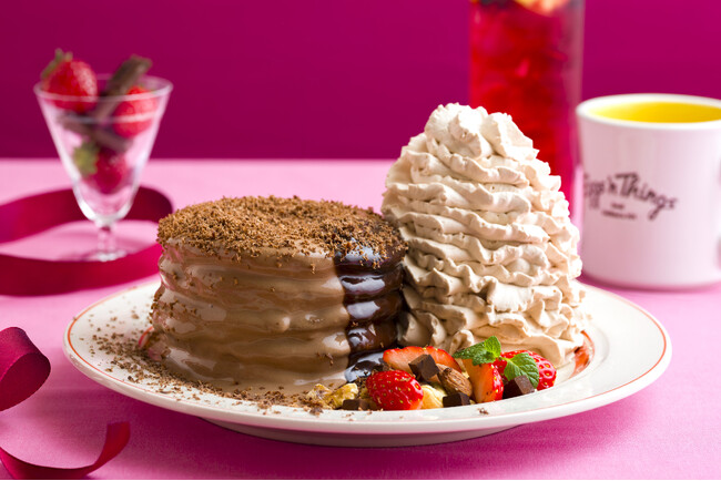 【Eggs ’n Things】“チョコレート×ストロベリー”至福のパンケーキが登場！「フォンダンショコラパンケーキ」「クリーミーブロスエッグス」1月21日（水）～2月26日（木）