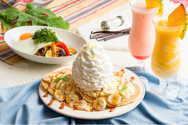 【Eggs ’n Things】塩バニラや夏野菜など、夏を彩る新作メニューが登場！「塩バニラパンケーキ」「夏野菜のエスニックロコ・モコ」7月23日（木）～ 8月24日（月）