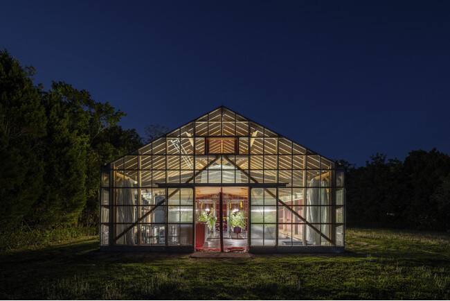 XENCE、建設時にカーボンネガティブを実現する「サーキュラー木造温室」を正式販売開始