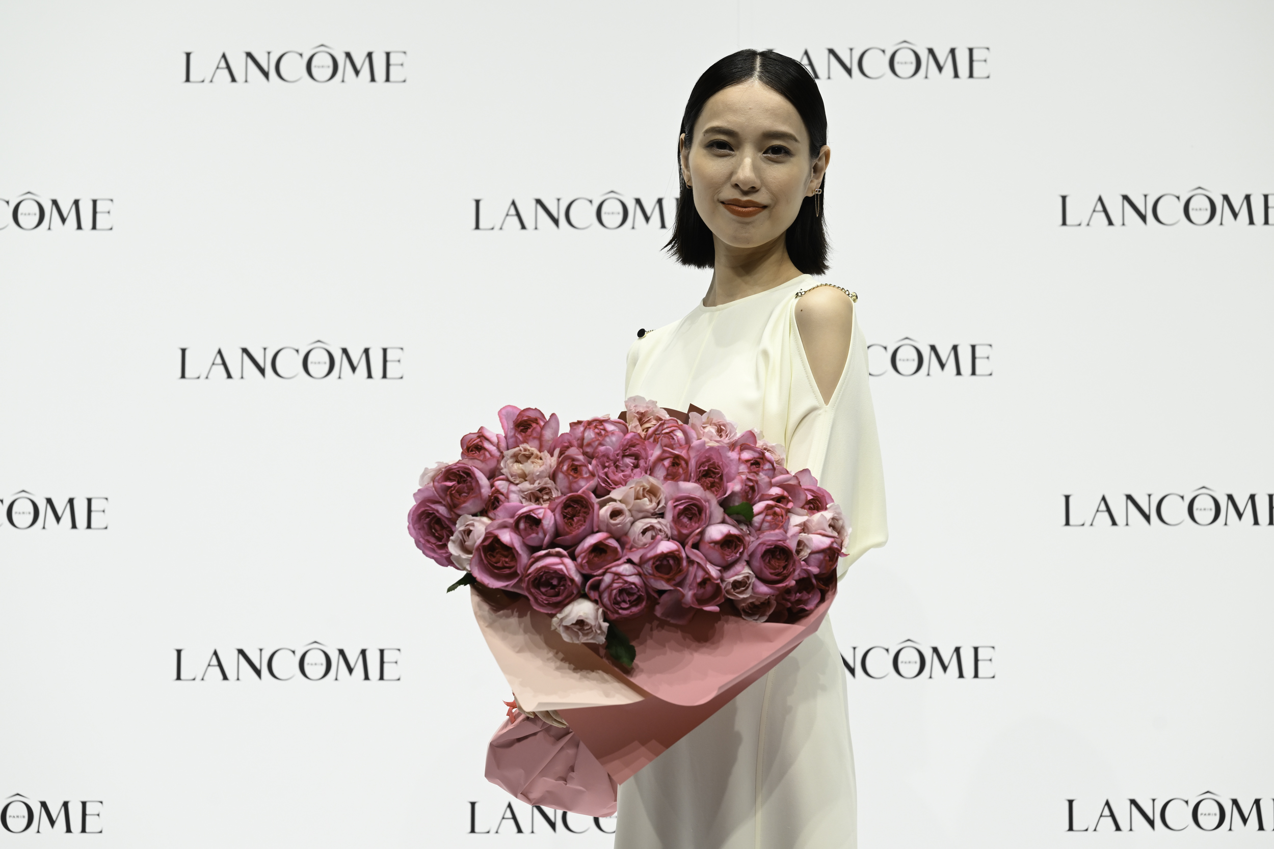 日本のランコム ミューズ戸田恵梨香さんがランコム研究員から美肌菌＊1の秘密を学ぶ！戸田さんの美肌を保つスキンケア方法！ミューズとしての5年の歩みを振り返り「肌質の底上げにつながった」と笑顔も