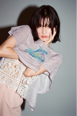 俳優・橋本愛が魅せる、Tシャツ愛。〈Ray BEAMS〉が提案する“T-shirt Collection”発売。