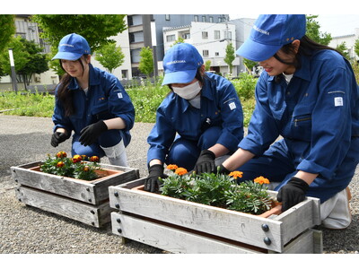 【飛騨高山・岐阜県高山市】飛騨高山高校の生徒が「花でおもてなし」