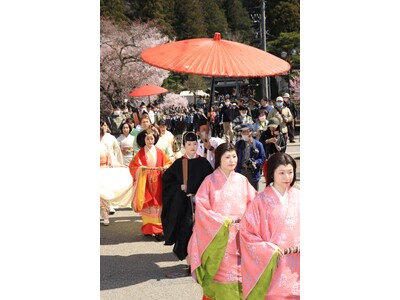 【岐阜県高山市】飛騨一之宮～平安朝にタイムスリップ、艶やかな生きびな祭り～