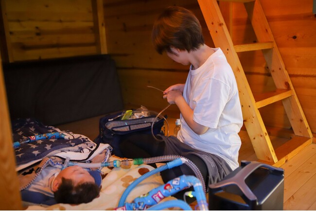 医療的ケア児や重度心身障害児と家族のための災害学習キャンプを開催。災害時を想定した体験で、日頃の備えや実際の対応などを学ぶ機会に。