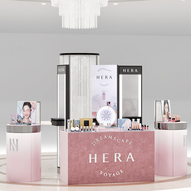 「HERA（ヘラ）」：阪急うめだ本店で、ホリデーコレクションを先行発売するポップアップショップをオープン。