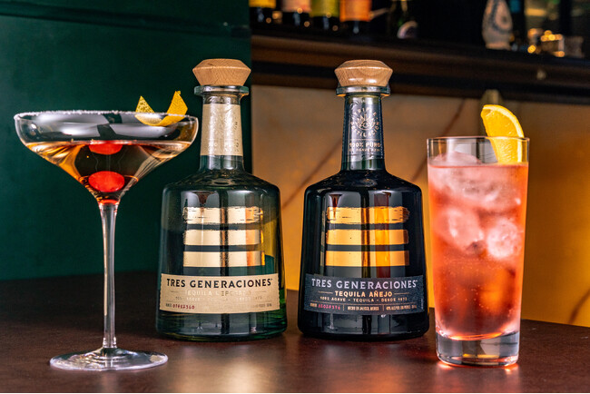 好評の洋酒フェア第三弾は情熱的なプレミアムテキーラ「トレスジェネレーション」フェア！ 大阪ベイの夕景をデザインしたカクテルや無料のウェルカムショットで秋の夜長を満喫
