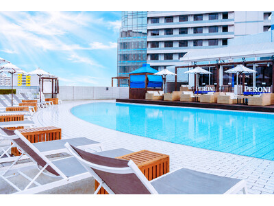 �z�e������̃K�[�f���v�[����6��13������ċG����ŃI�[�v���uCity Break�~Recharge�v���e�[�}�ɁA���͓s��̃I�A�V�X�A������߂��i�C�g�v�[����