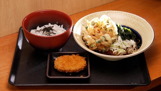 【ＢＳ日テレ】「ドランク塚地のふらっと立ち食いそば」東京都・篠崎で見つけた看板が上下逆さまな立ち食いそば屋　何を食べるか、ドランク塚地が番組史上一番悩んだ末にたどり着いたのは…