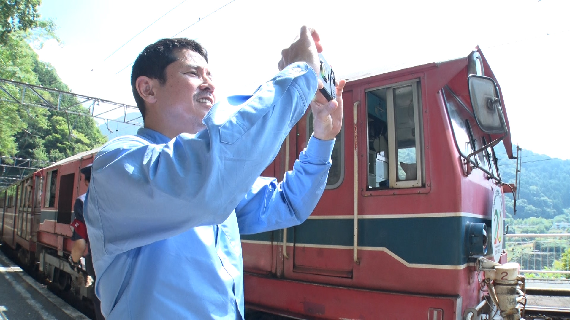 【ＢＳ日テレ】西村和彦 大井川鐵道で蘇る？！ブルートレインで美酒に酔う「いいおつまみいただいた」 友近は羨望のつぶやき