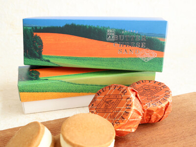 【新千歳空港限定】230,000個以上売れているバターチーズサンド「チェダーチーズ」に写真家・前田真三氏...