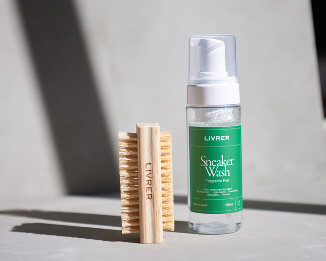 洗濯ブラザーズが手がけるランドリーブランド『LIVRER(リブレ)』から「スニーカーウォッシュ・スニーカーブラシ」が2026年2月20日に同時発売。ー プロクリーニング発想のスニーカー専用洗剤 ー