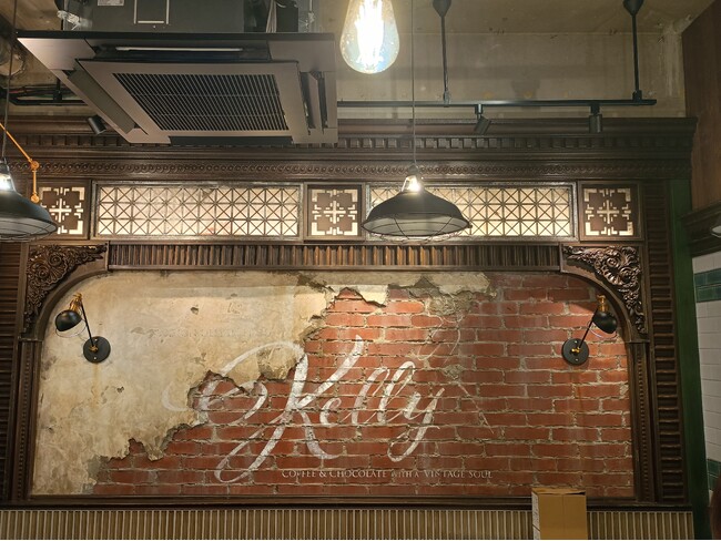 映画・ドラマの美術チームが創り出す非日常空間。ヴィンテージに包まれるデザインカフェ「Kelly」誕生