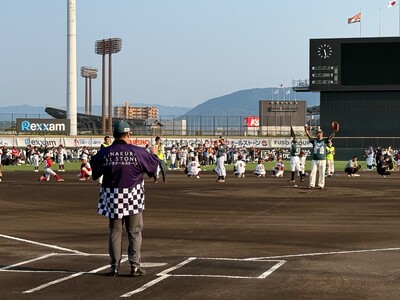 香川オリーブガイナーズ、ギネス世界記録(TM)を達成。総勢624名の子供から大人までの方が「同時に始球式でボールを投げた最多人数」に挑戦