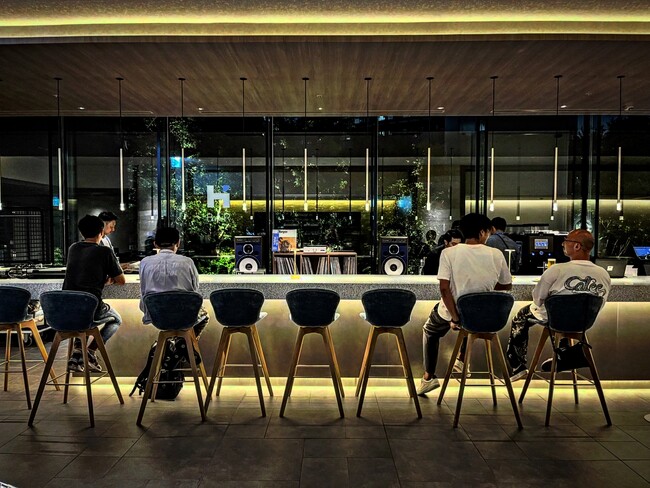 音楽の街・渋谷でリスニングバー文化を感じる。レコードを楽しむイベント「The Record H Bar」開催