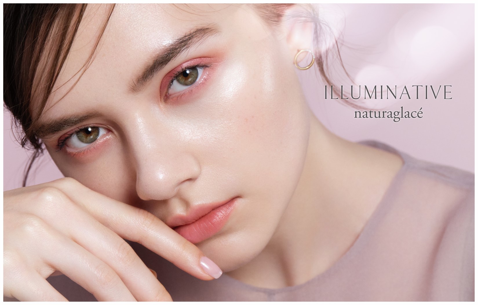 天然由来原料100％のスキンケアメイクブランド「ナチュラグラッセ」から“Illuminative”をテーマに、目もとにフォーカスした2品を発売