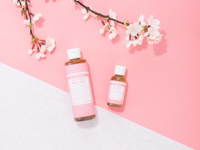 カリフォルニア発、アースフレンドリーなオーガニックボディケアブランド「ドクターブロナー」から、ミニサイズ付きのお得なセットを限定発売