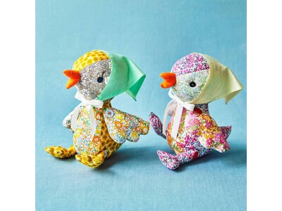 テキスタイルブランド「リバティ・ファブリックス」の花柄生地で作る「ほっこりおちゃめなアヒルちゃん」手芸キットがフェリシモ「Couturier［クチュリエ］」から新発売
