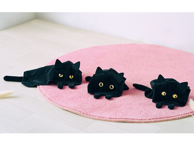 黒猫さんのキュートな日常を再現！「そこにいたの！？　くしゃっと置いたら猫が出現　変幻自在な黒猫ハンカチ」が、フェリシモ「猫部(TM)」から新登場