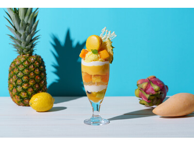 爽やかで甘酸っぱい― 。南国果実の魅力を重ねた夏パフェ～8月は「とろける南国フルーツのパフェ」が、新登場！～