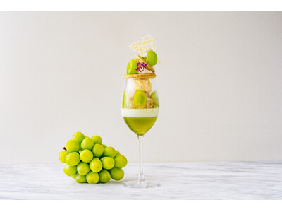 旬の味覚を華やかに、上品な装いで―。9月は「シャインマスカットのパフェ」が、新登場！