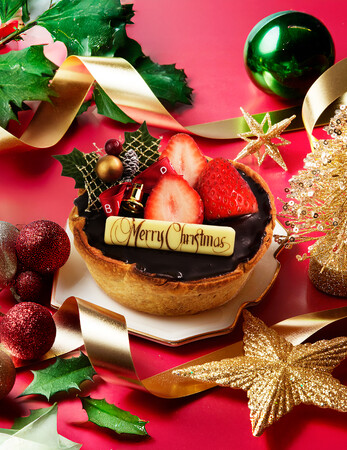 パブロより、季節限定「パブロノエルチョコチーズタルト」が登場。チョコレートとラズベリーが奏でる贅沢な味わいのチーズタルト。