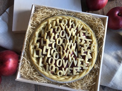 溢れる想いが一目瞭然！で抜群のインパクト　『Pie Holic』から、LOVEがぎっしり詰まった「バレンタイン アップルパイ」登場！