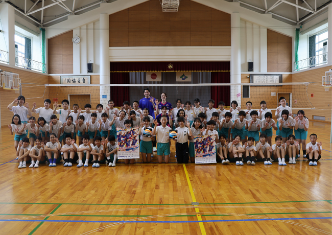 【PFUブルーキャッツ石川かほく】「勝負メシ」が給食に！ 選手がかほく市内小中学校を訪問