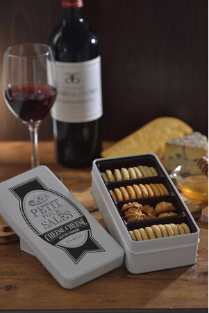 鎌倉レ・ザンジュ人気クッキー缶「プティ・フール・サレ」の季節限定缶『プティ・フール・サレ チーズチーズ』９月1日（月）新発売