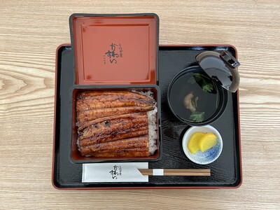 日本初？！うなぎ屋かわすいの工場見学ツアー（昼食うな丼付き。）生のうなぎを触ったり、職人が焼いたり、パッ...