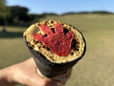 ニジゲンノモリ「ゴジラ迎撃作戦」キッチンカー冬のあまーいゴジラコラボフード『ゴジラ足跡付き アイスブリュ...