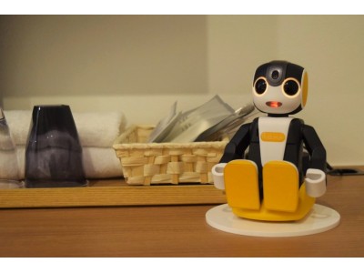 3月14日開業の「変なホテル大阪 西心斎橋」にコミュニケーションロボット「RoBoHoN(ロボホン)」計17体を納入