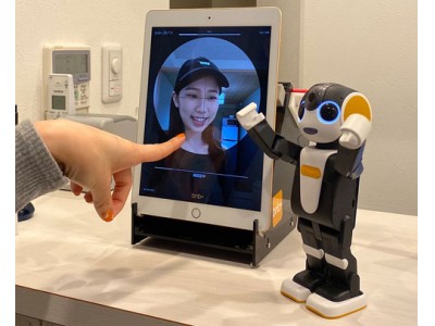 ホステル「bnb+ 虎ノ門店」においてモバイル型ロボット「RoBoHoN（ロボホン）」を活用した接客サービスを開始