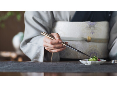 金属は、ここまで美しくなる。金属加工の“削り技術”から誕生した新ブランド「enovo」。日本の伝統美を再構築したラグジュアリーな箸とお猪口を発売。