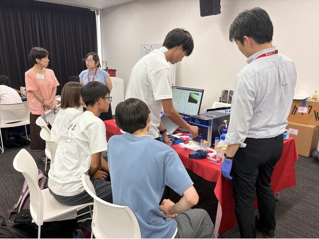 DKSH、JAIMAサマーサイエンススクール2026で中高生を対象にナノ粒子測定実習を実施