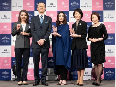第5回「Women of Excellence Awards」presented by Grand Seiko 発表大塚寧々さん、本橋麻里さん、中川順子さんが笑顔で受賞！