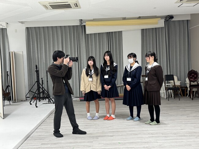 ������Ѓ^�[�g�����A�t���䍂�Z�ʐ^���Ɏʐ^�u�������{