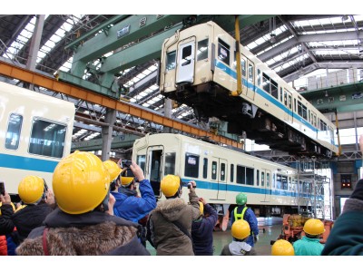 迫力ある車体上げ作業を見学 特急ロマンスカー運転台で記念撮影 ２０１８年３月２７日に 大野総合車両所 親子見学会 開催 企業リリース 日刊工業新聞 電子版