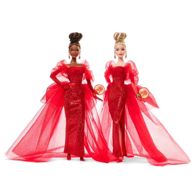 マテル80周年を祝して、ルビーレッドをまとった華やかなバービーが登場！「バービー　マテル80周年アニバーサリードール　ブロンド／ブルネット」8月9日（土）より発売開始