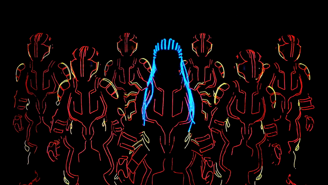 AI�͐l�Ԃ̊����Փ����ǂ��f���Ԃ��̂��[�[�[ 14�N�̎����z���Đ��܂ꂽ�V���ȃ_���X�f����i�wTRON DANCE IS BACK�x