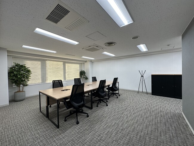 金沢の中心に2～６名用の家具付き小規模オフィス誕生。スタートアップや地方拠点ニーズに対応し、初期費用を抑え即時入居可能。