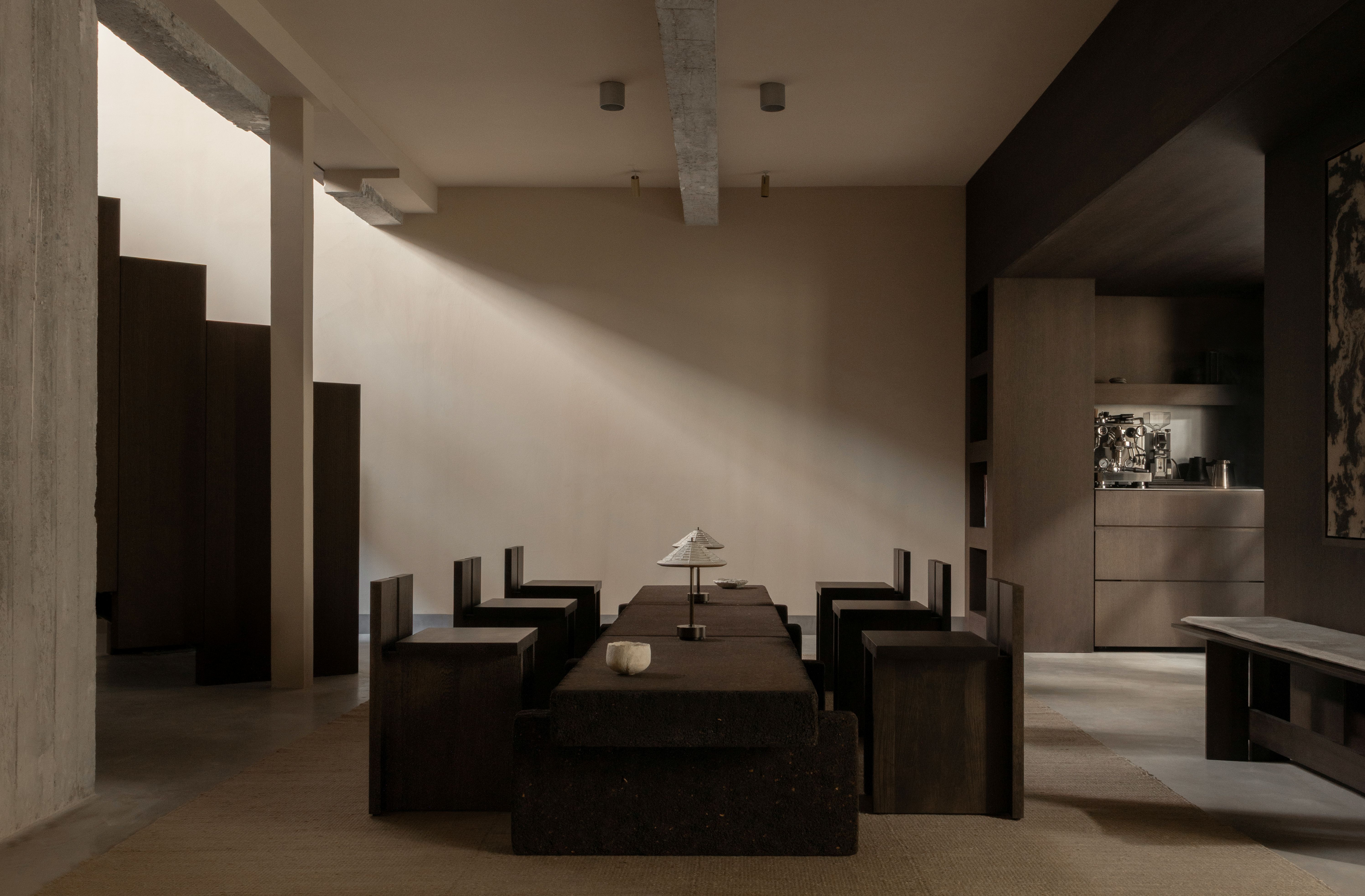 空間から考える家具〈Karimoku Case〉、CASE 13 「Dynaudio Lounge」を発表
