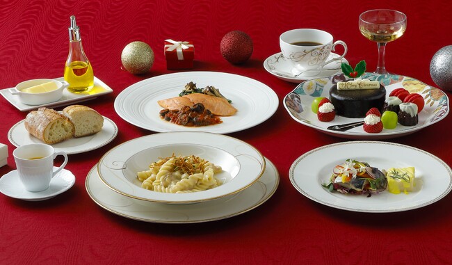 【船上で早めのクリスマス】東京湾シンフォニークルーズでパティシエ特製ケーキとともに特別なひとときを煌びやかに彩る